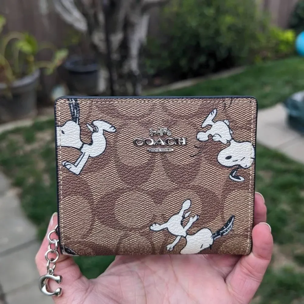 Coach X Peanuts Snap Wallet In Signature Canvas With Snoopy Print - Picture 2 of 7